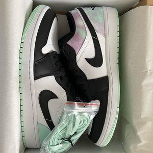 Air Jordan 1 LOW SE size 9.5